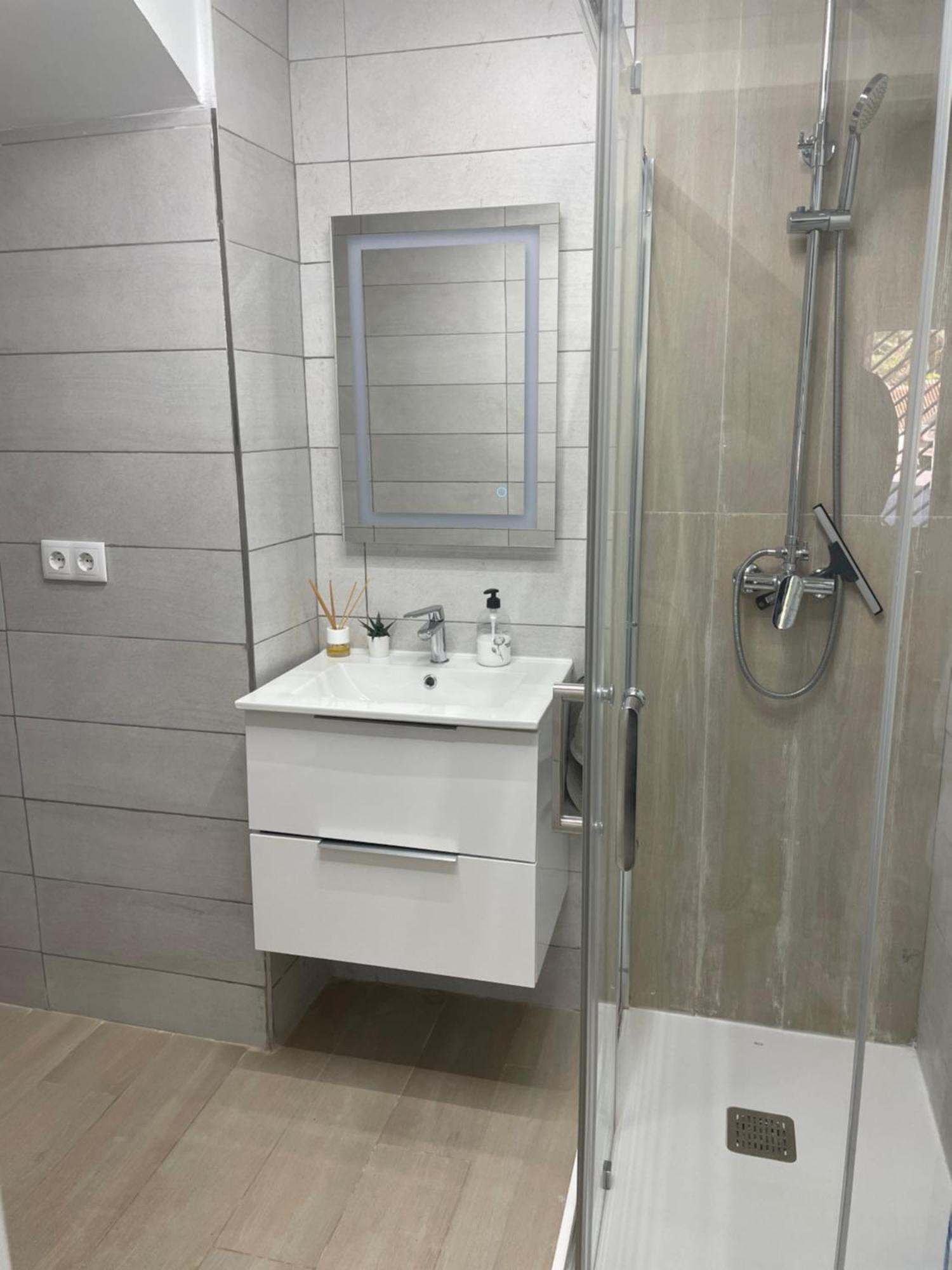Planta Baja Moderna Y Nueva A Estrenar En El Centro Ciudad 2 Habitaciones Y 2 Banos Elche Extérieur photo